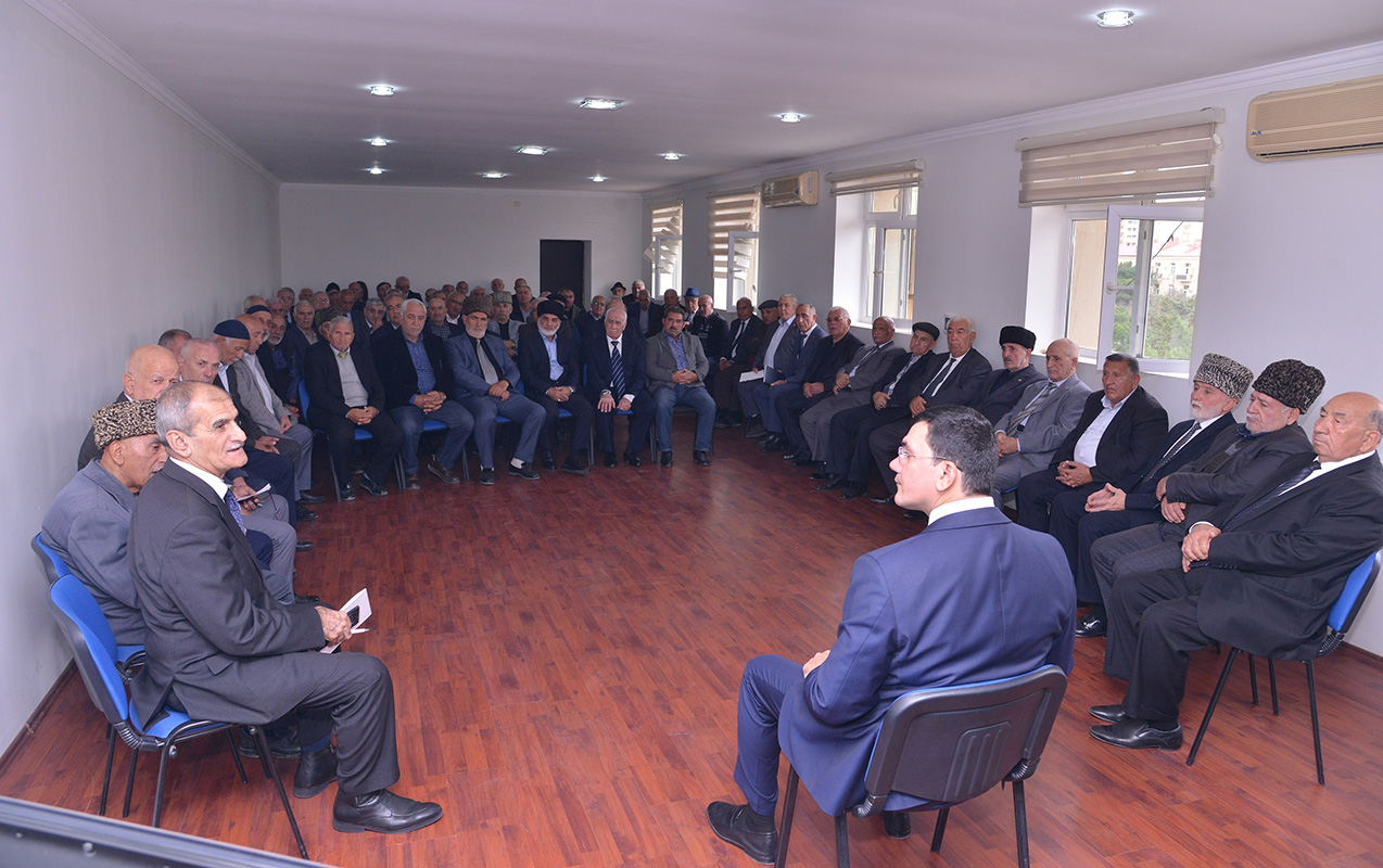 Qaradağda ağsaqqallarla görüş keçirilib