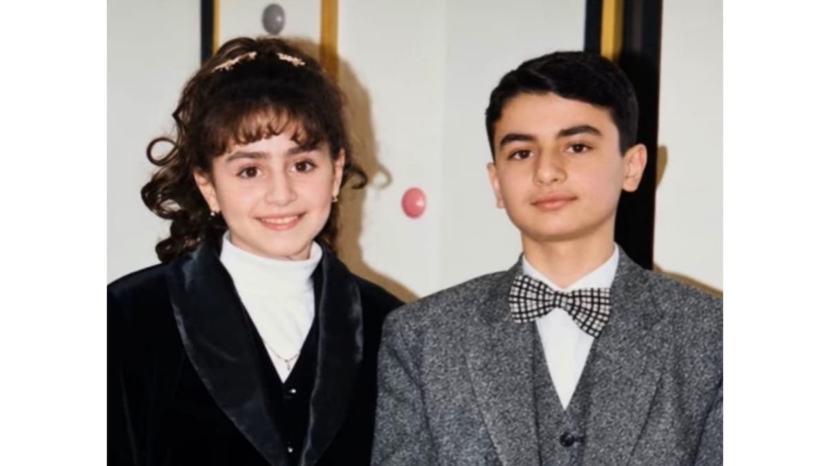 2 məşhur azərbaycanlı müğənninin birgə uşaqlıq Fotosu