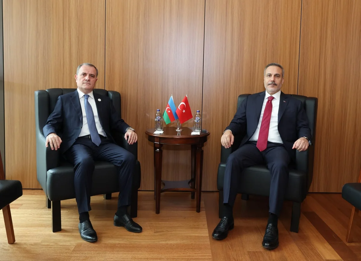 Azərbaycan və Türkiyə XİN başçılarının təkbətək görüşü keçirilib