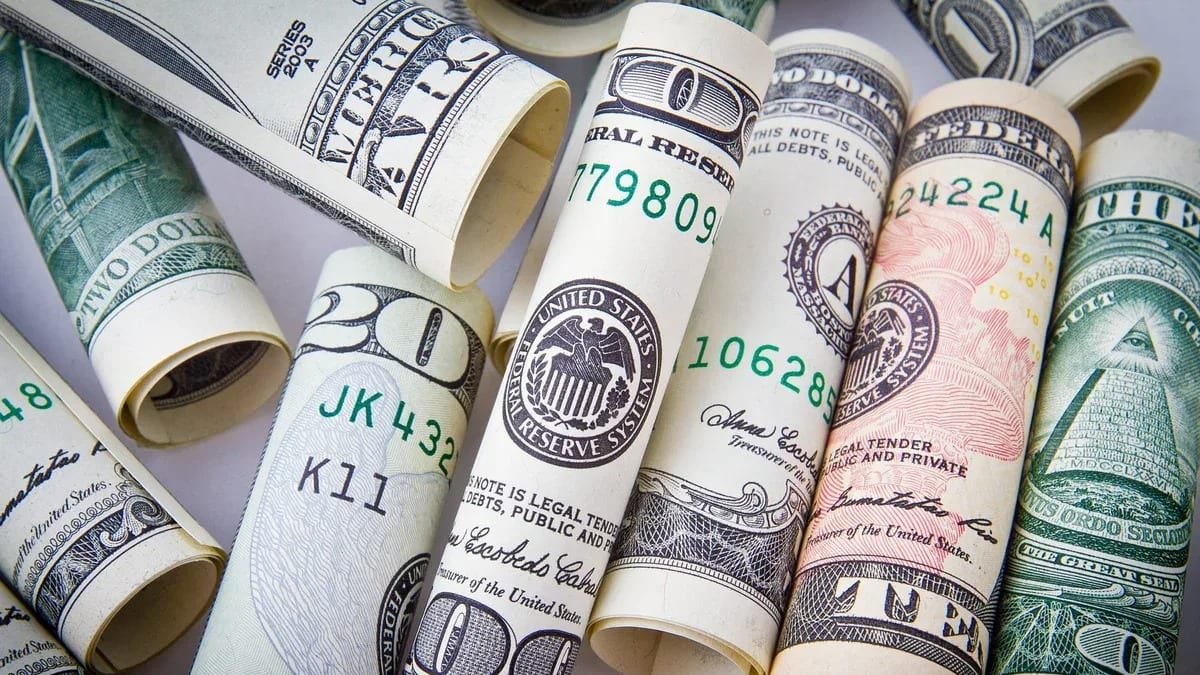 Dollar almaq istəyənlərin NƏZƏRİNƏ!