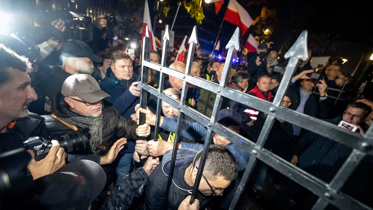 Polşa Prezidentinin mətbuat katibi onun toxunulmazlığının pozulduğunu bildirib
