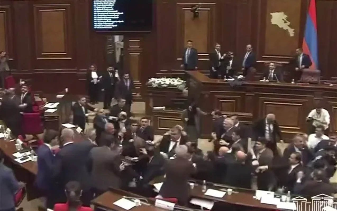 Erməni deputatlar yenə dalaşdı