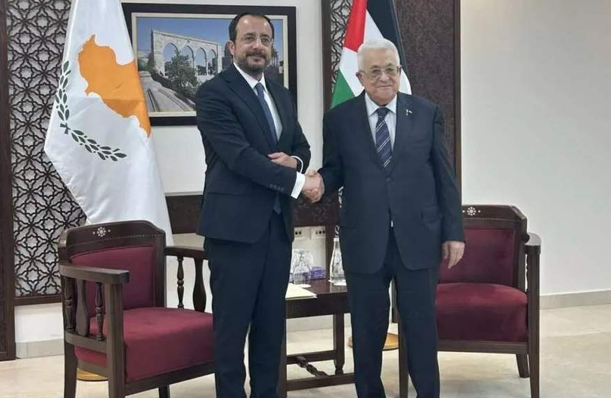 Mahmud Abbas Kiprə gedir, Nikos Xristodulidislə danışıqlar aparacaq